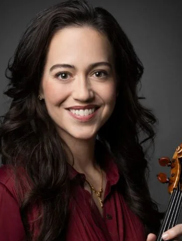 Headshot of Lauren Roth